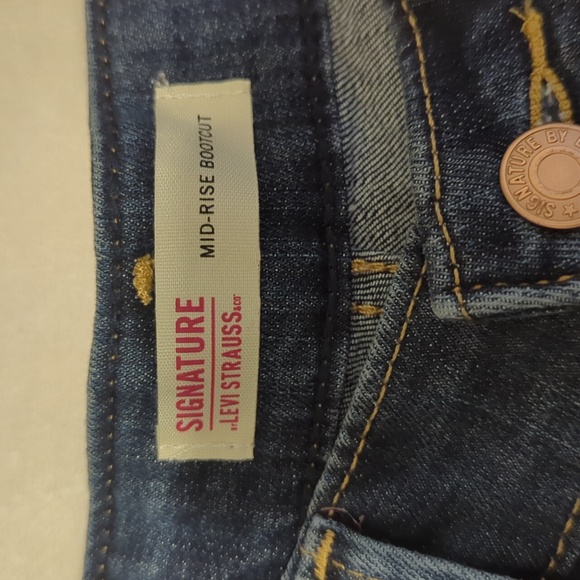 Signature by Levi Strauss woman's mid rise boot cut blue jeans size 10 30W 32L - Picture 3 of 6